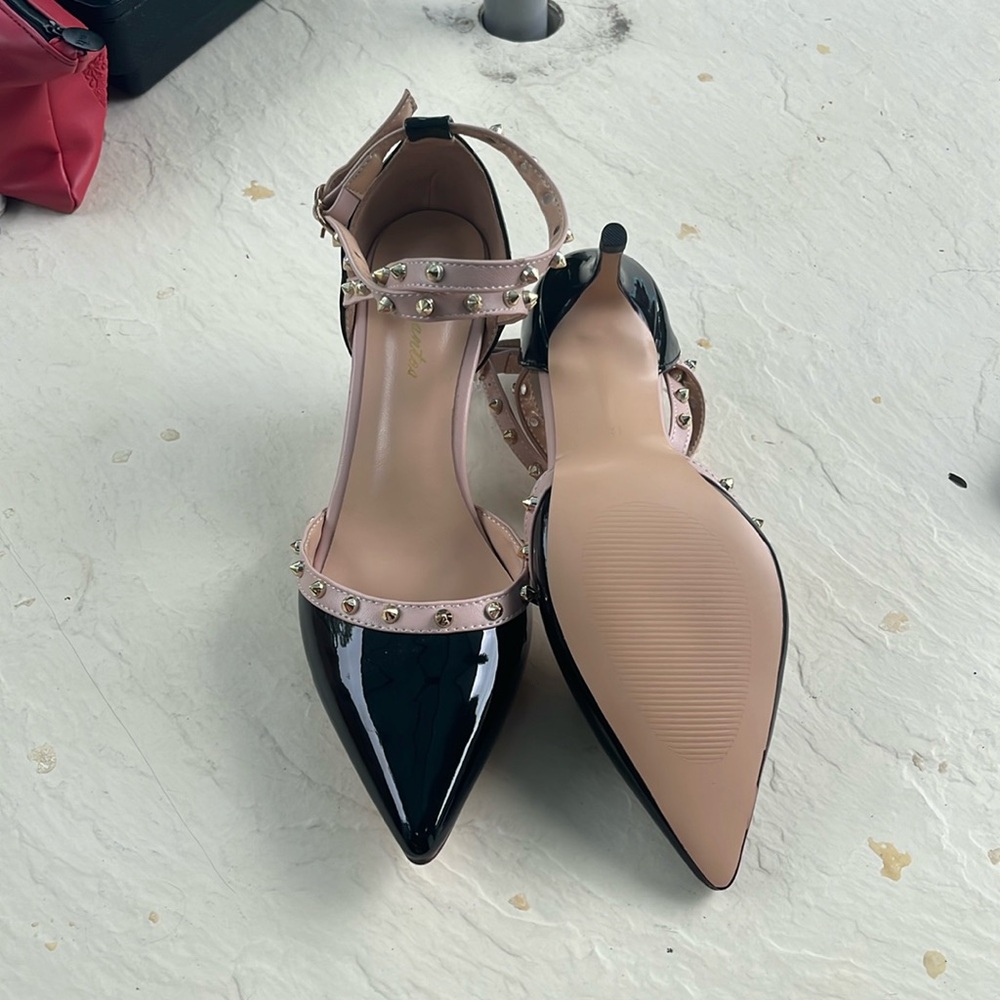 Black/Cream shoes gold studded, 2 inches